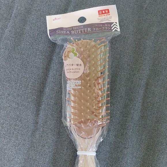 Daiso Shea Butter Hair Brush - Light Brown - Picture 2 of 2